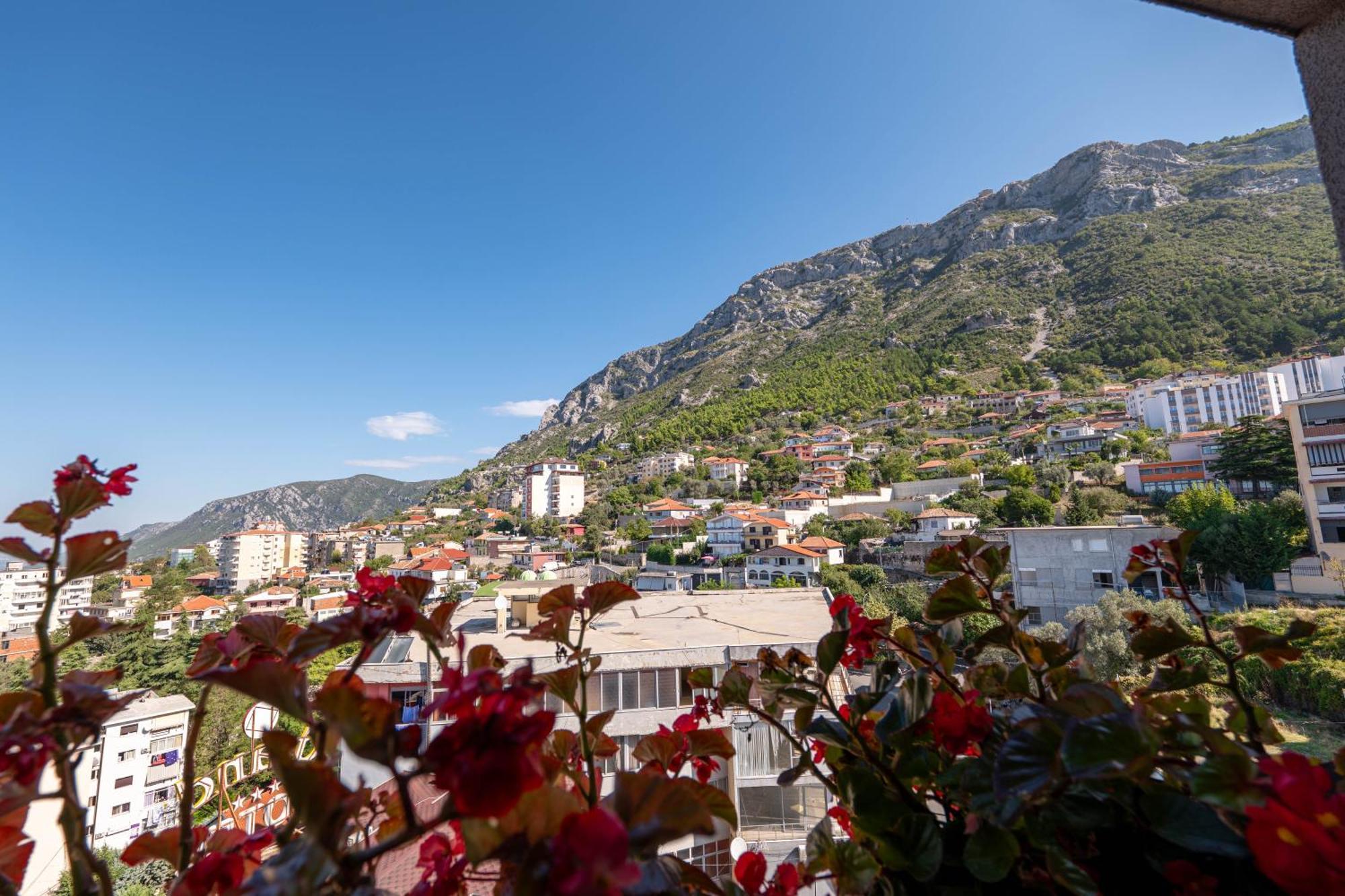 Hotel Dior Krujë Esterno foto