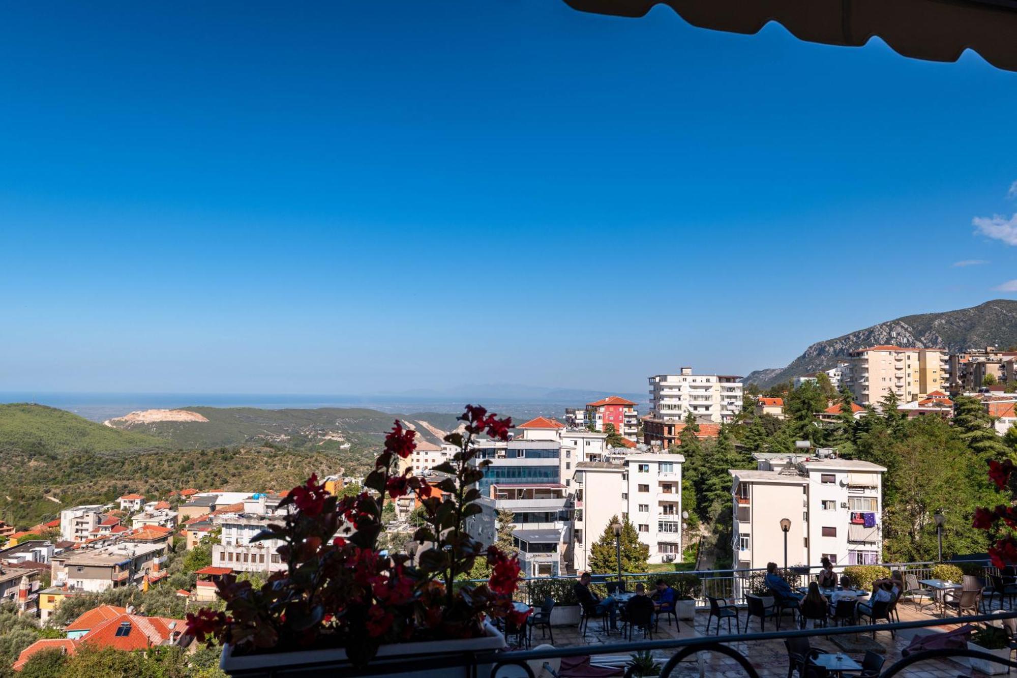 Hotel Dior Krujë Esterno foto