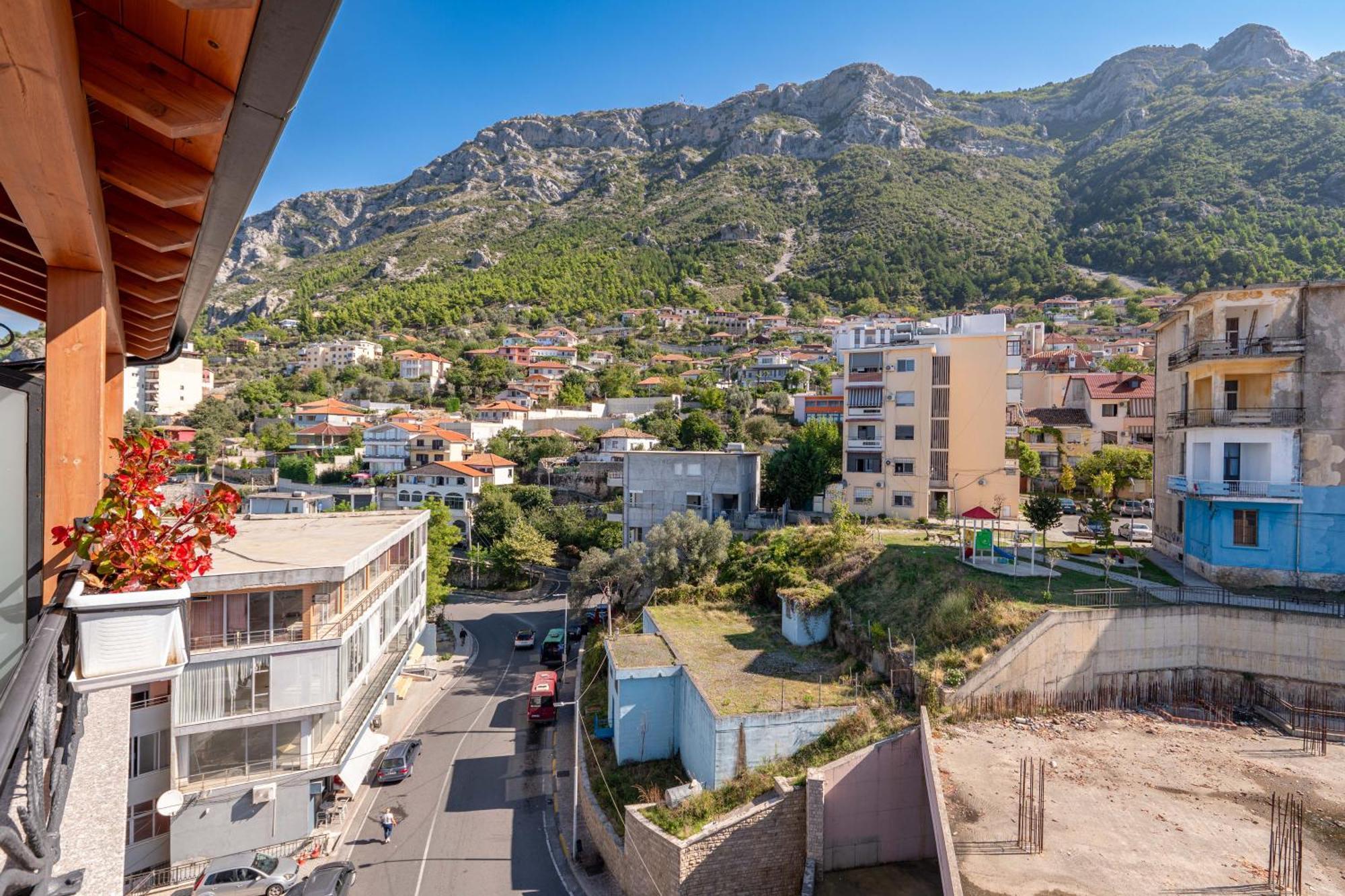 Hotel Dior Krujë Esterno foto