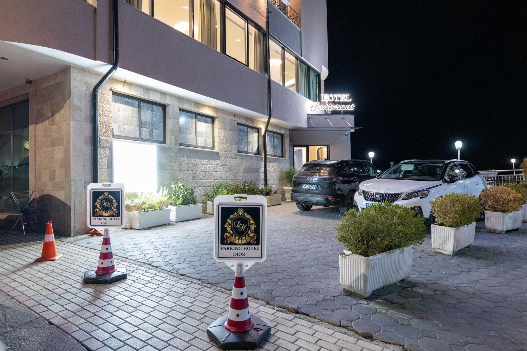 Hotel Dior Krujë Esterno foto
