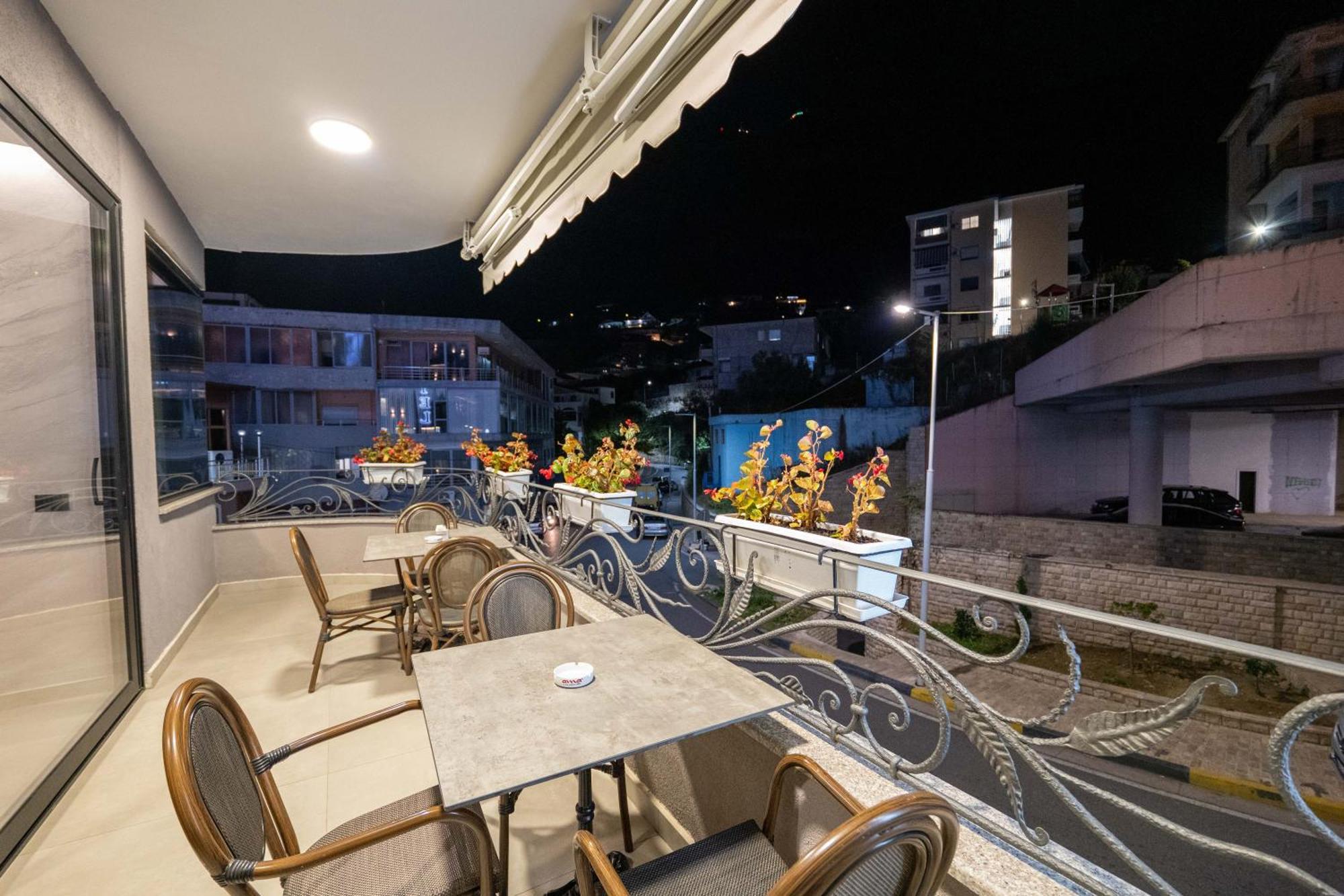 Hotel Dior Krujë Esterno foto