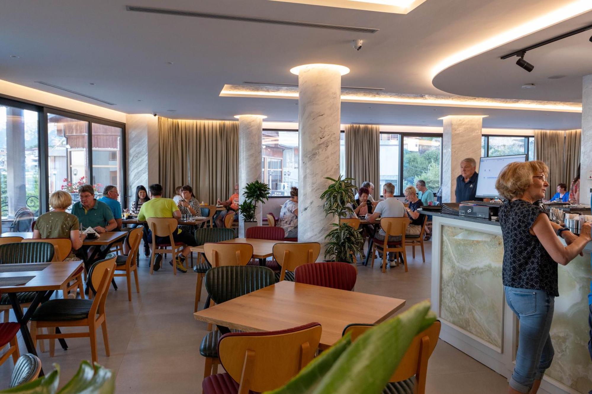 Hotel Dior Krujë Esterno foto