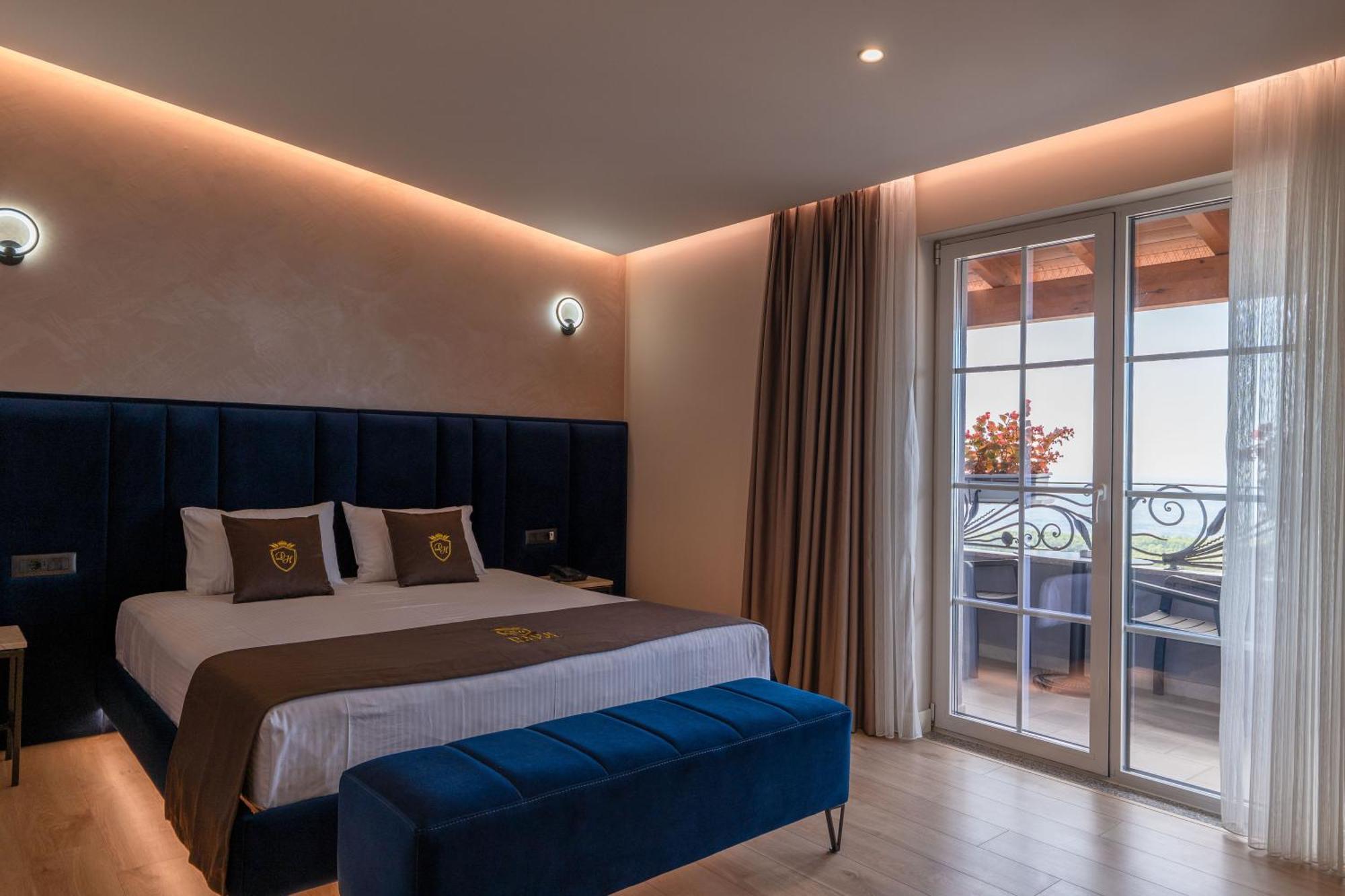 Hotel Dior Krujë Esterno foto